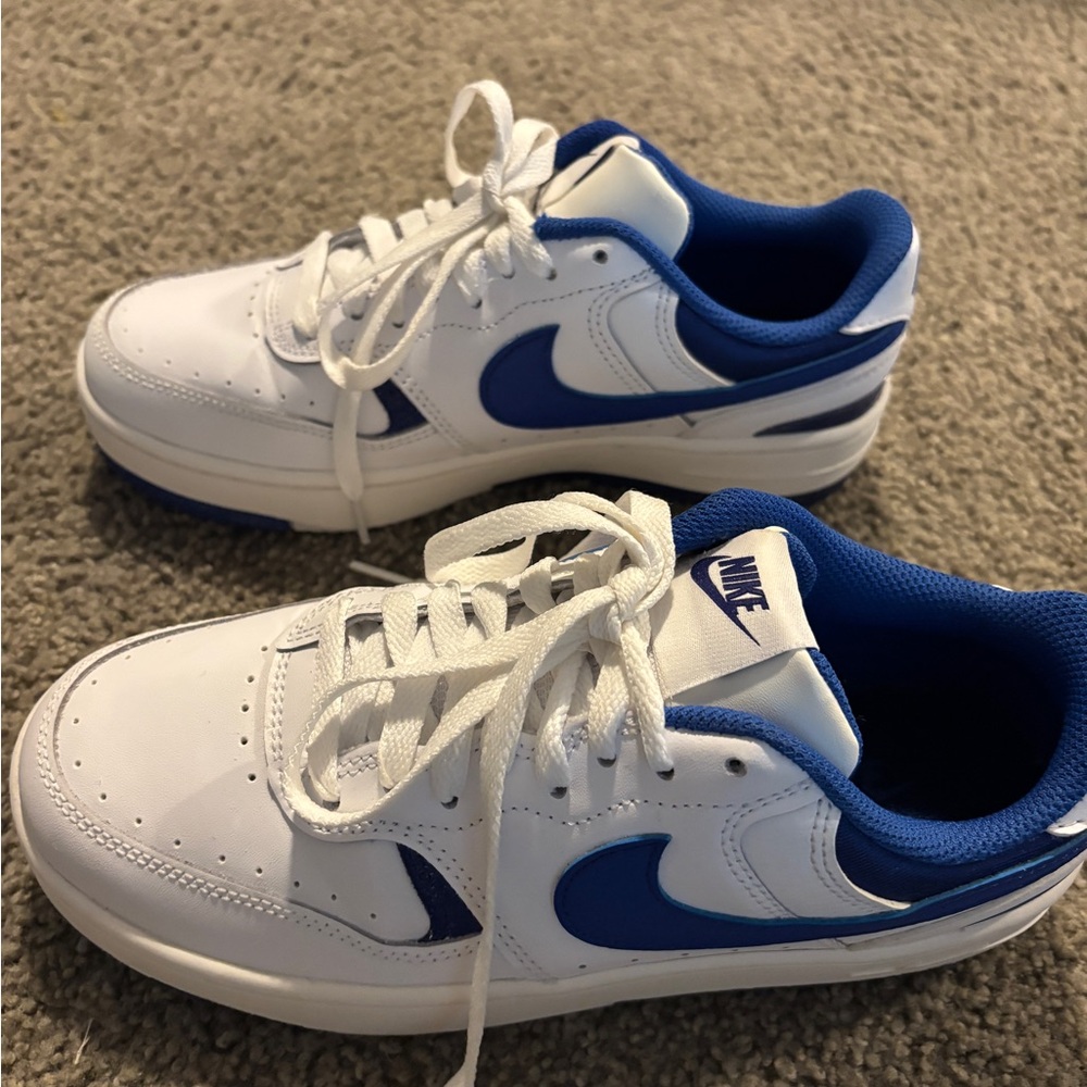 Woman’s Low Nike Gamma Force White Royal Shoes